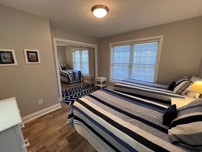 Building Photo - Stylish Downtown Traverse City Condo – Fully Furnished Winter Rental!