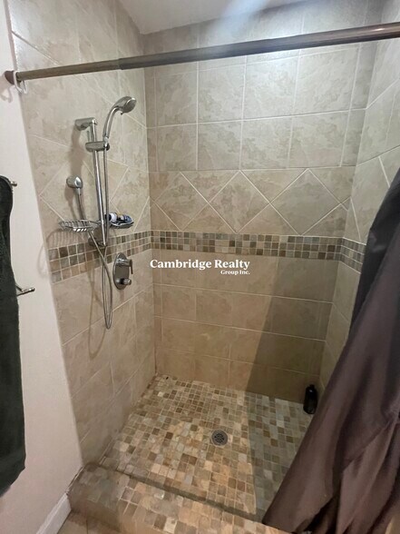 Building Photo - 6 Giles Park