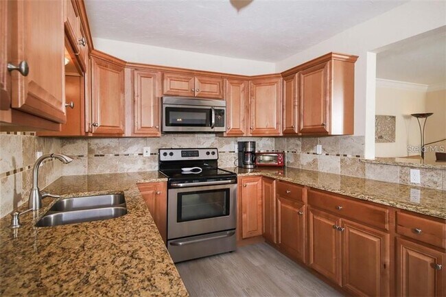 Building Photo - 2060 Sunnyside Pl