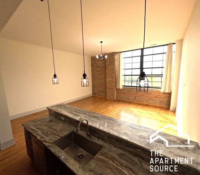 Building Photo - 1432 W 21st St