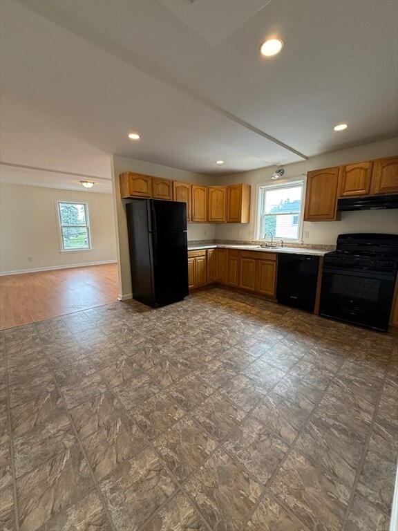 Building Photo - 229 Rollstone St