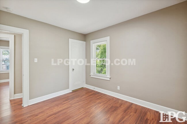 Building Photo - 2030 Wyndhurst Rd