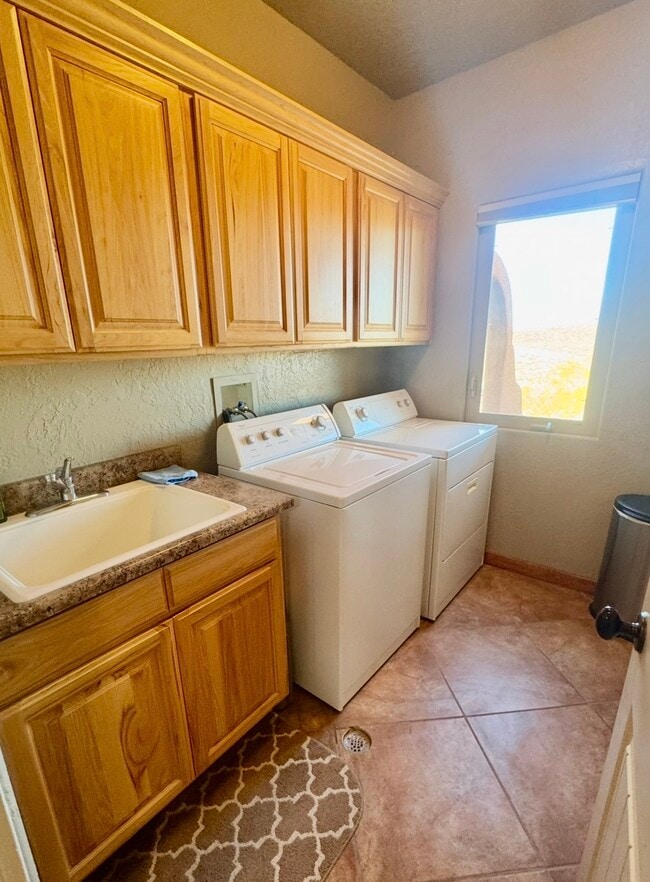 Building Photo - 3369 S 1100 W