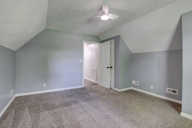 Building Photo - 180 Kings Deer Dr