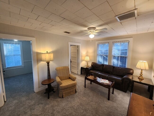 Building Photo - Quaint downtown riverside 2 Bedroom 1 Bath...