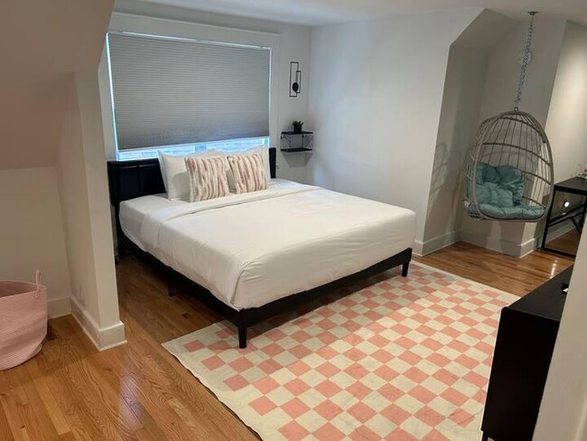 Building Photo - 2030 Young Ave