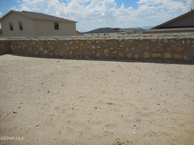 Building Photo - 561 Oakmont