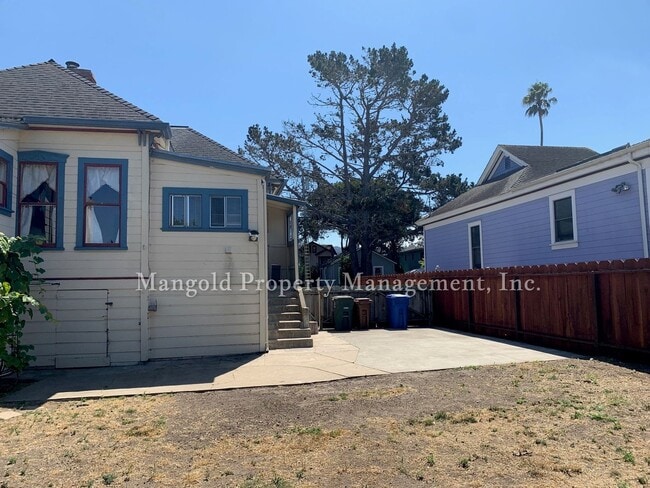 Building Photo - Beautiful Victorian Style 3-Bedroom Home C...