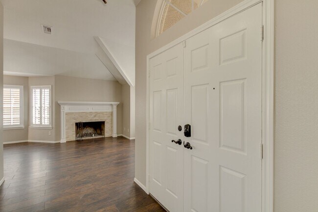 Building Photo - 4314 E Juanita Ave