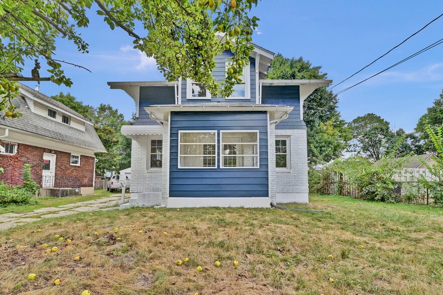 Building Photo - 1584 Hampton Rd