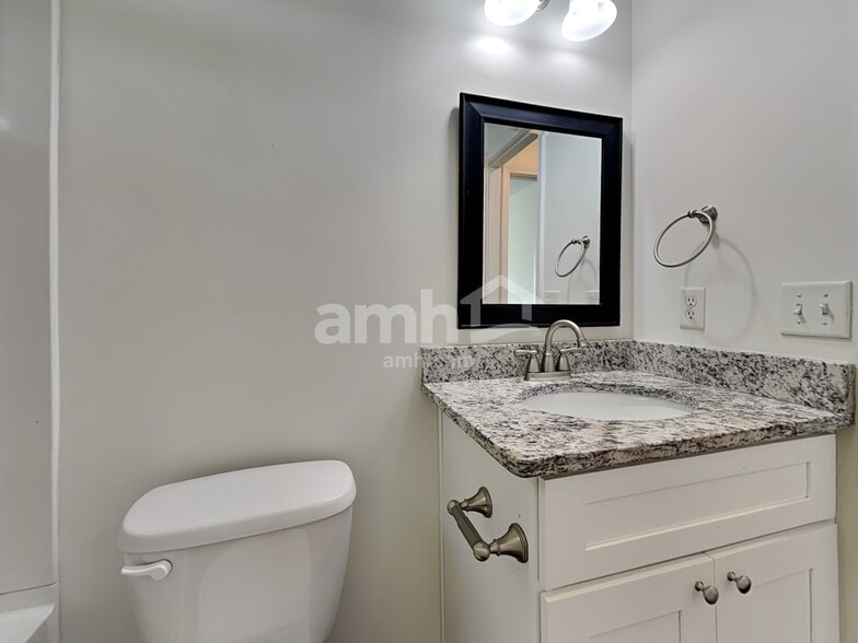 Building Photo - 132 Spring Lakes Dr