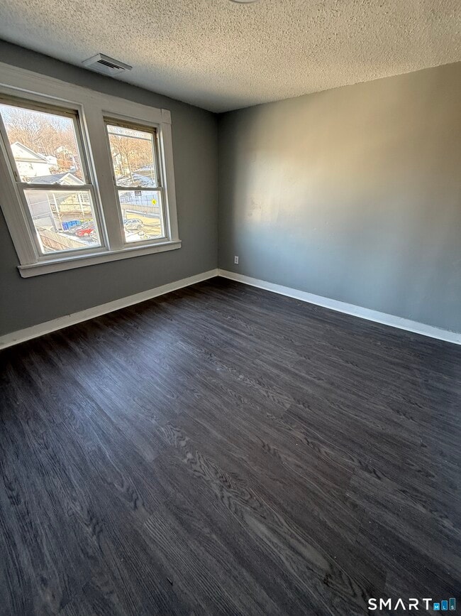 Building Photo - 74 Branch St