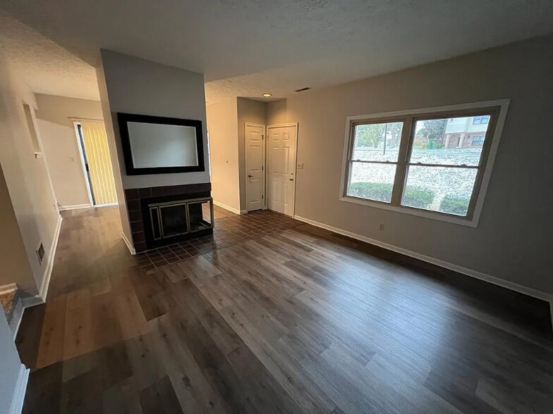 Building Photo - 9572 Maple Way