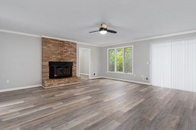 Building Photo - 400 Derby Ln