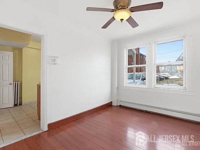 Building Photo - 25 Langley Pl