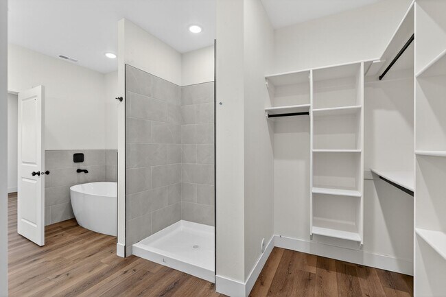 Building Photo - JR119L