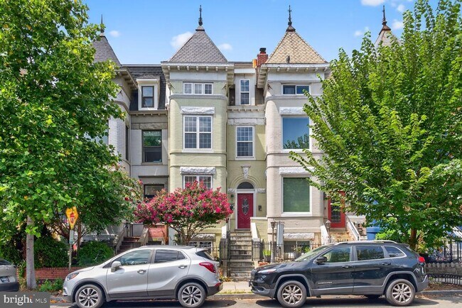 Building Photo - 1730 1st St NW