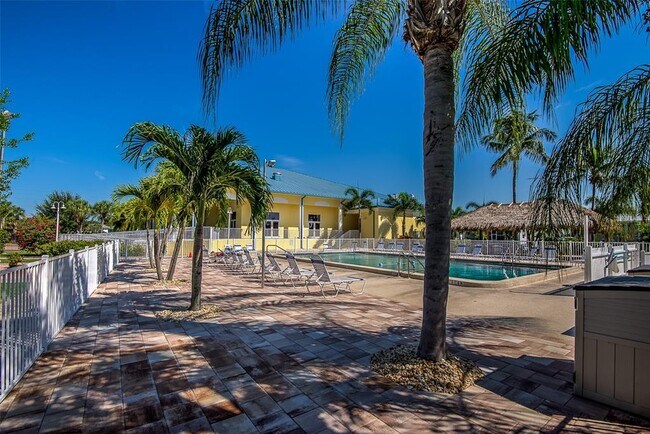 Building Photo - 2 Emden Cir