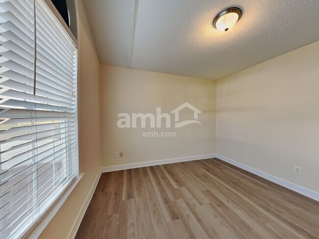 Building Photo - 5073 Natalie Temple Ln