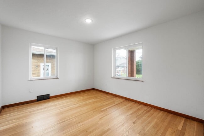 Building Photo - Don’t miss this! Beautifully RENOVATED 3 bedroom in Stowe!!