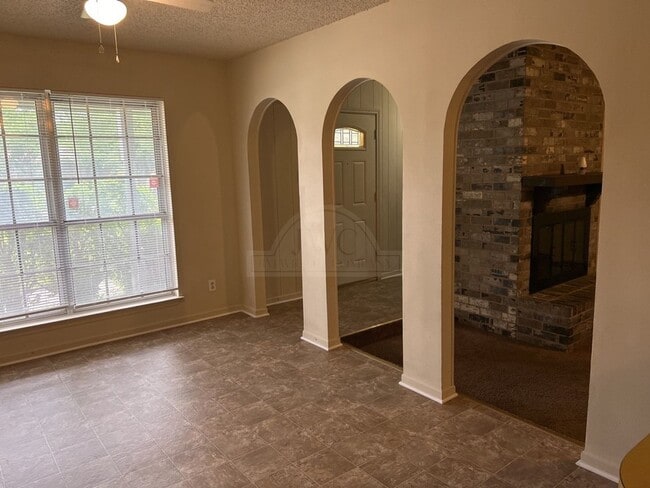Building Photo - 2103 Omega Cir