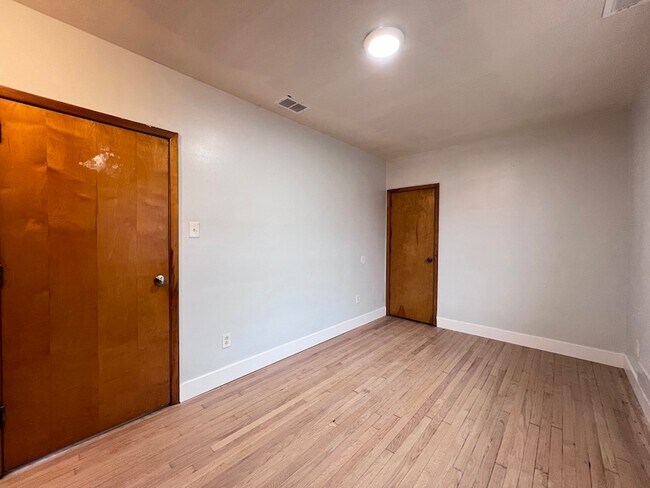 Building Photo - 5217 S Hermitage Ave