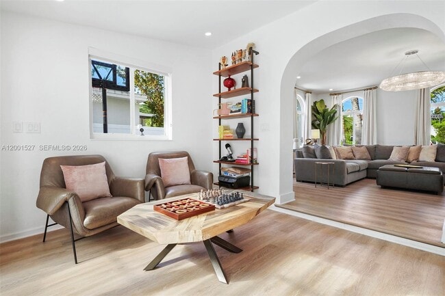 Building Photo - 5237 La Gorce Dr