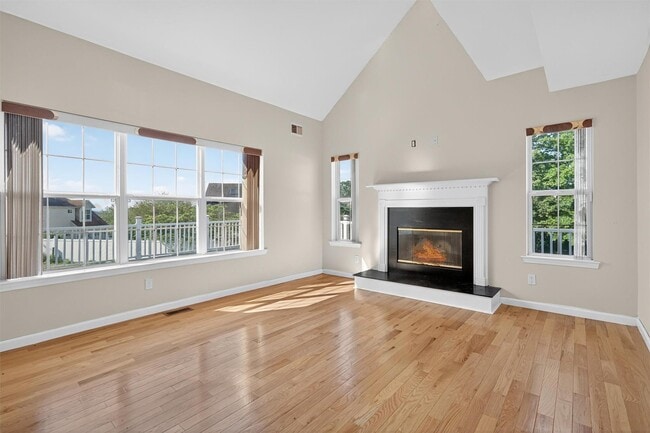 Building Photo - 5 Bridle Ct
