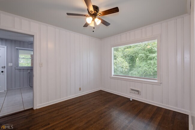 Building Photo - 2926 Gresham Rd S E