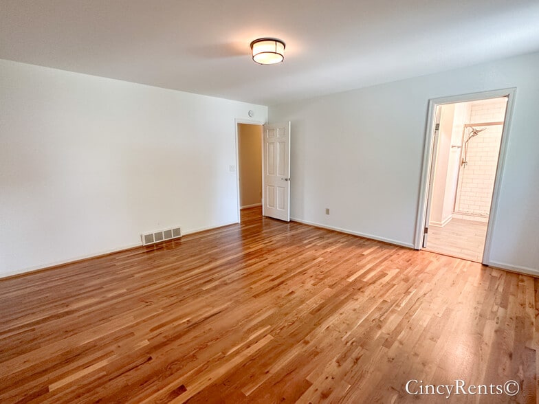 Building Photo - 6463 Oldbarn Ct