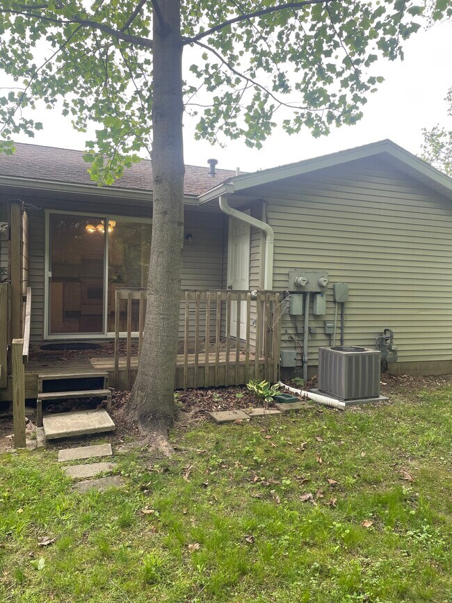 Building Photo - 1337 S Hickory Grove Ln