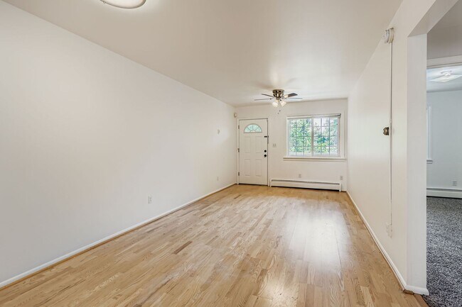 Building Photo - Cozy 2 bed/1 bath in Central Boulder with ...