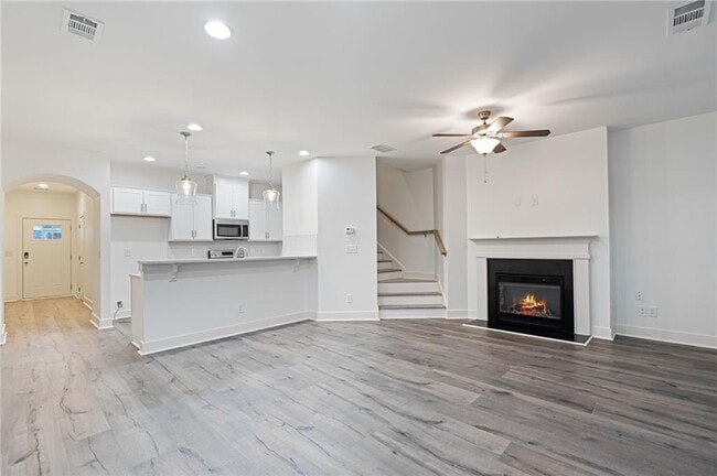 Building Photo - 5820 Calle Vis Dr