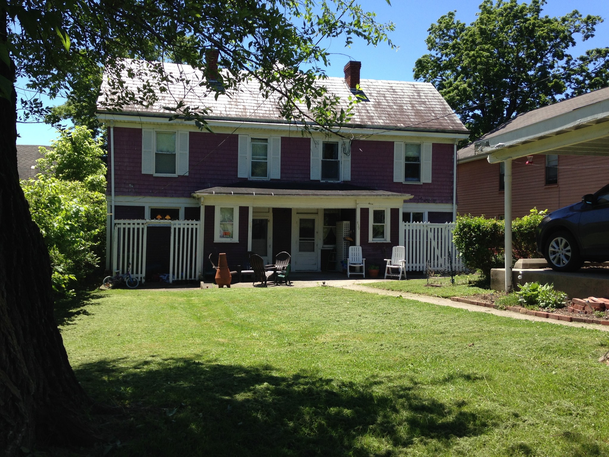 nice outdoor space and covered off street par - 441 Richwood Ave