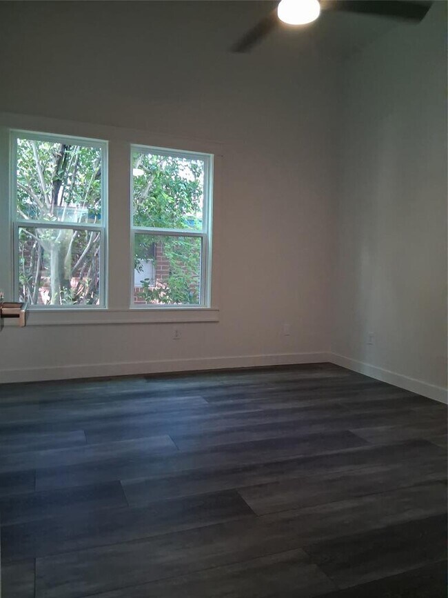 Building Photo - 8904 Linton Dr