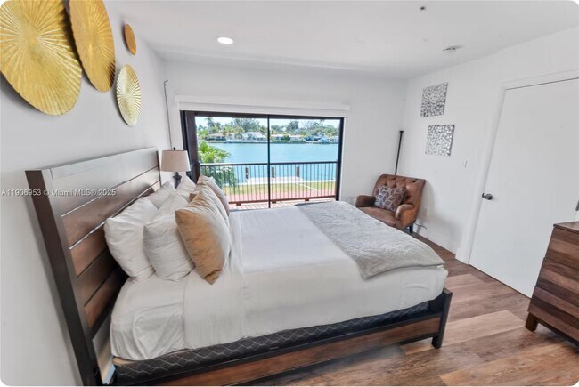 Building Photo - 7536 W Treasure Dr