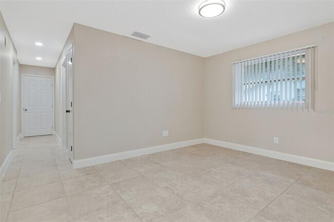 Building Photo - 2958 Dundee Dr