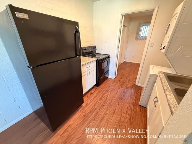 Building Photo - 6802 W Glendale Ave