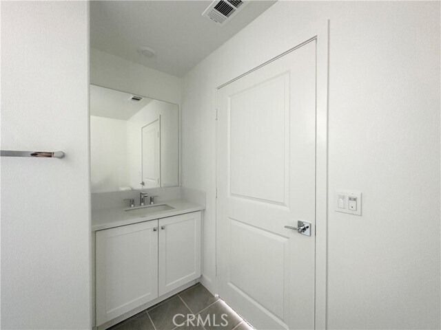 Building Photo - 322 Tank