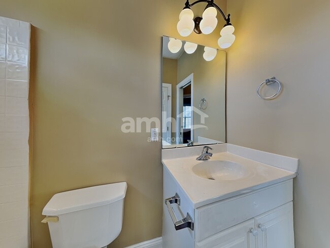 Building Photo - 702 Landing View Dr