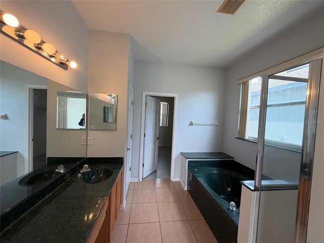 Building Photo - 2290 The Oaks Blvd