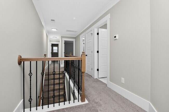Building Photo - Beautiful 3BD/2.5BA Single Family Home in Reid Park!