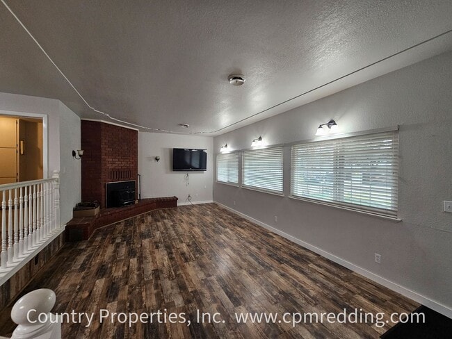 Building Photo - Renovated Gated House on an Acre with Detached Shop in Cottonwood!