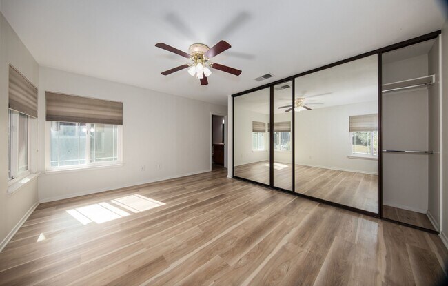 Building Photo - Updated 3 Bedroom Home in Quiet Street