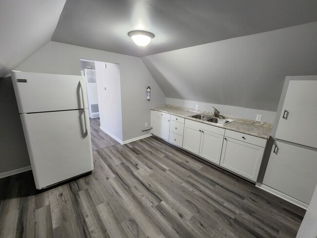 Building Photo - 204 N Military Rd