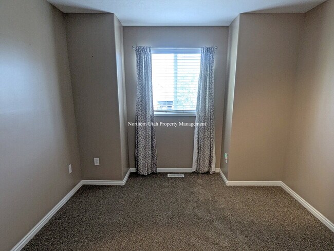 Building Photo - 4-Bed, 3.5 Bath Home with Scenic Views in South Ogden