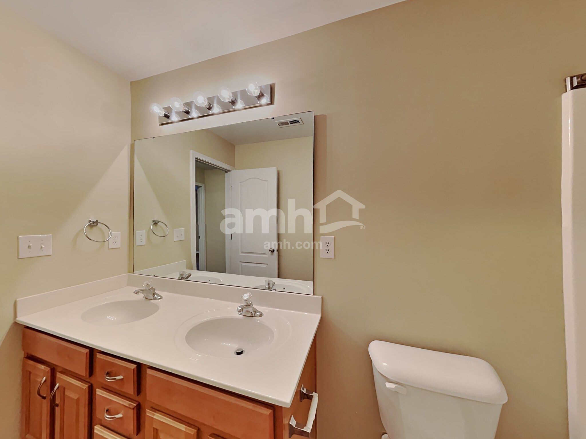 Building Photo - 9203 Greenheather Dr