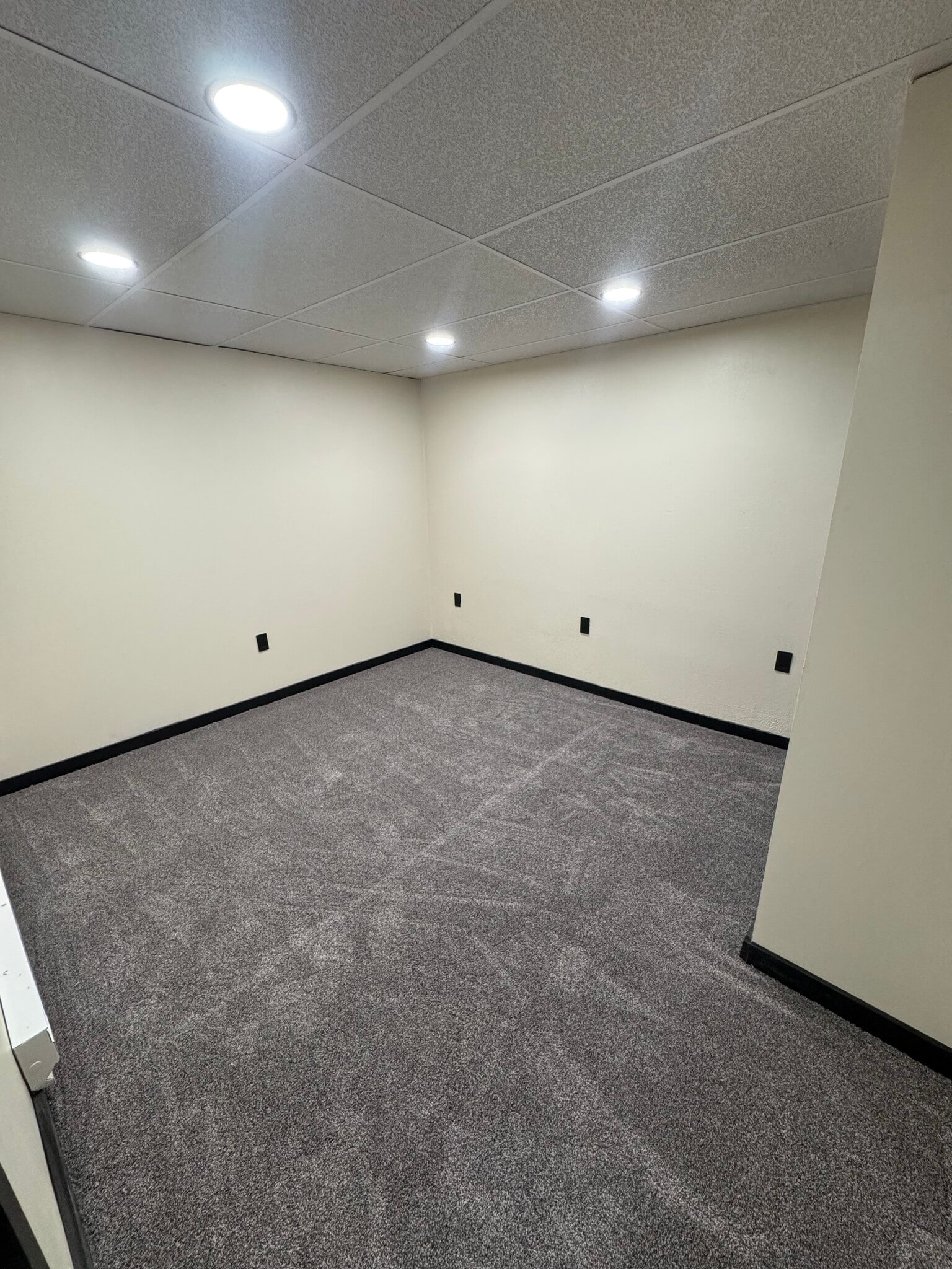 Building Photo - 1548 Island Ave