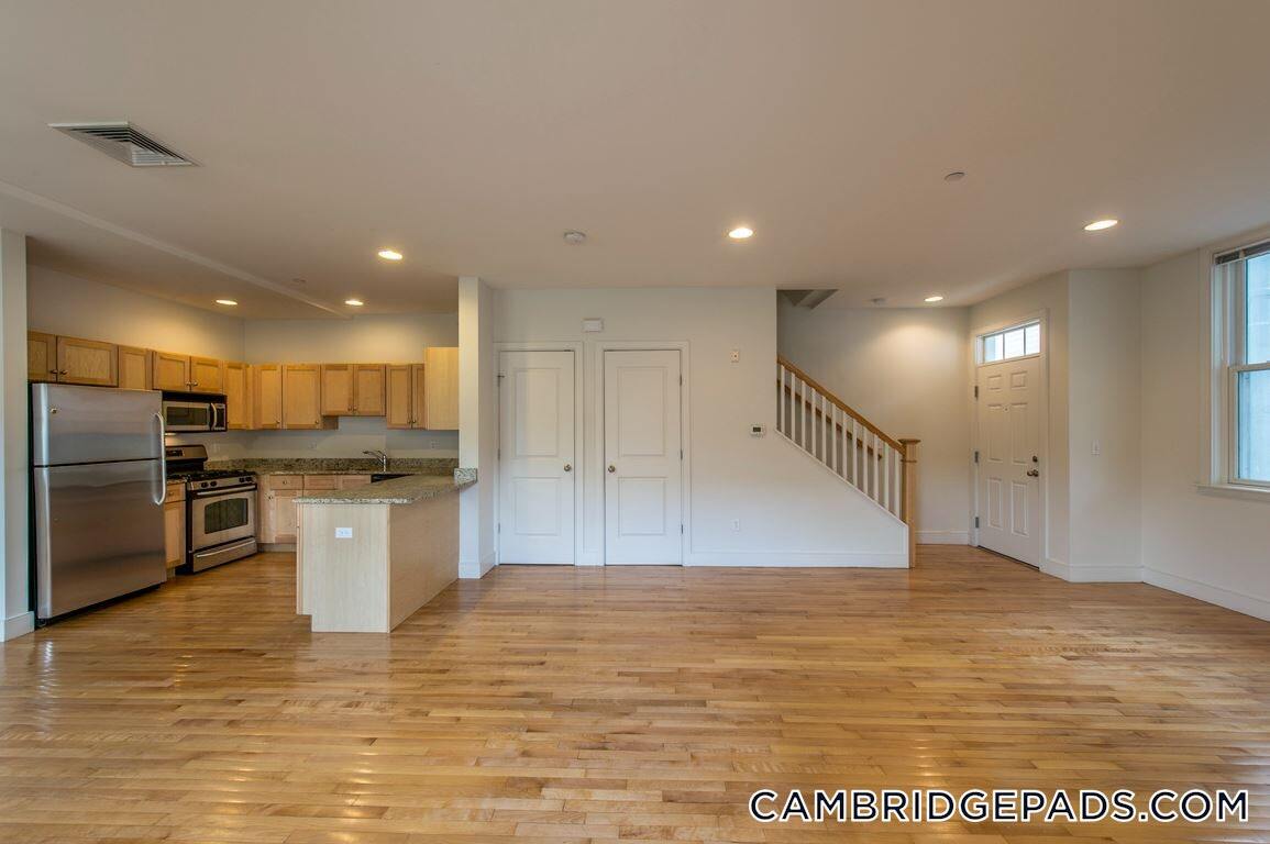 Building Photo - 110 Second St