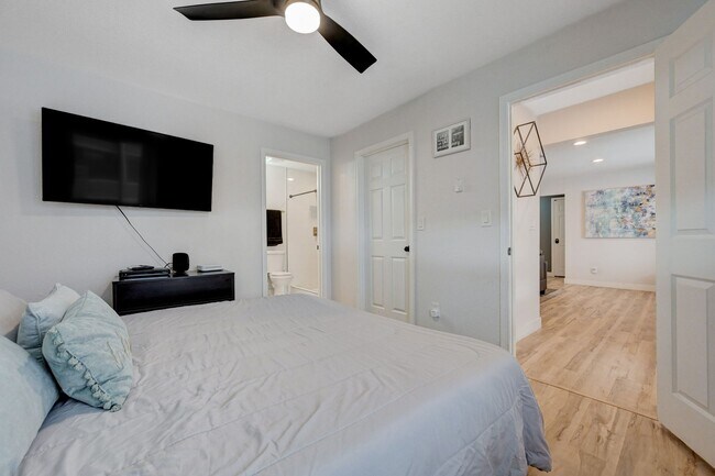 Building Photo - Fully Furnished or Unfurnished 3 BR / NO HOA